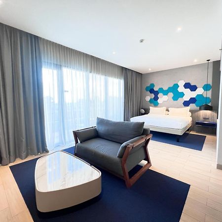 Ibis Styles Batam Nagoya Hotel Екстериор снимка