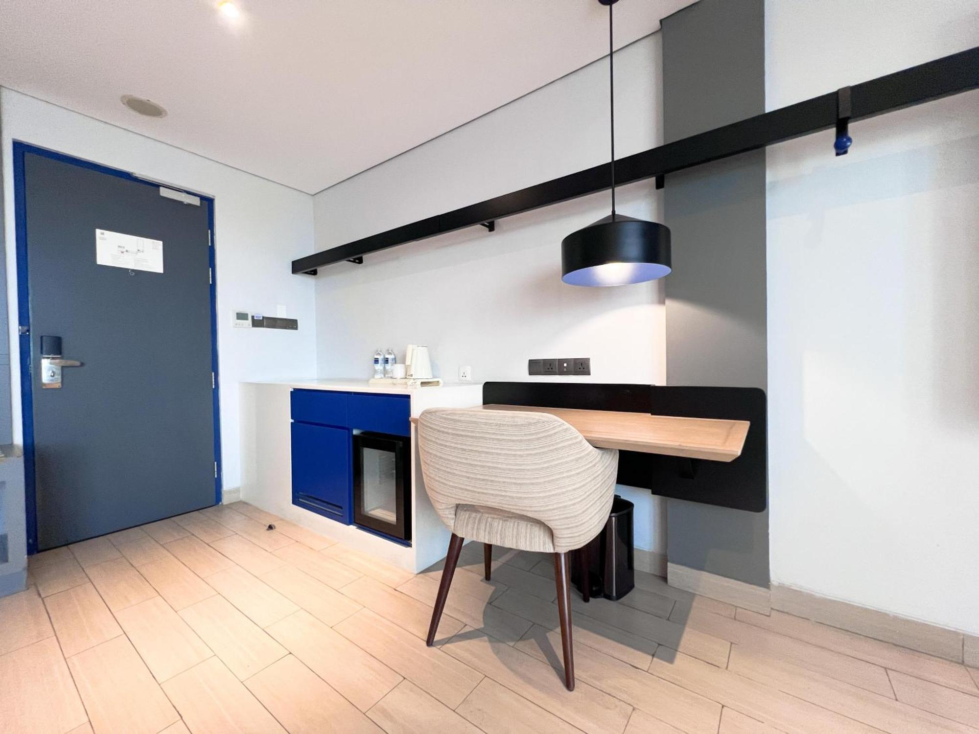 Ibis Styles Batam Nagoya Hotel Екстериор снимка