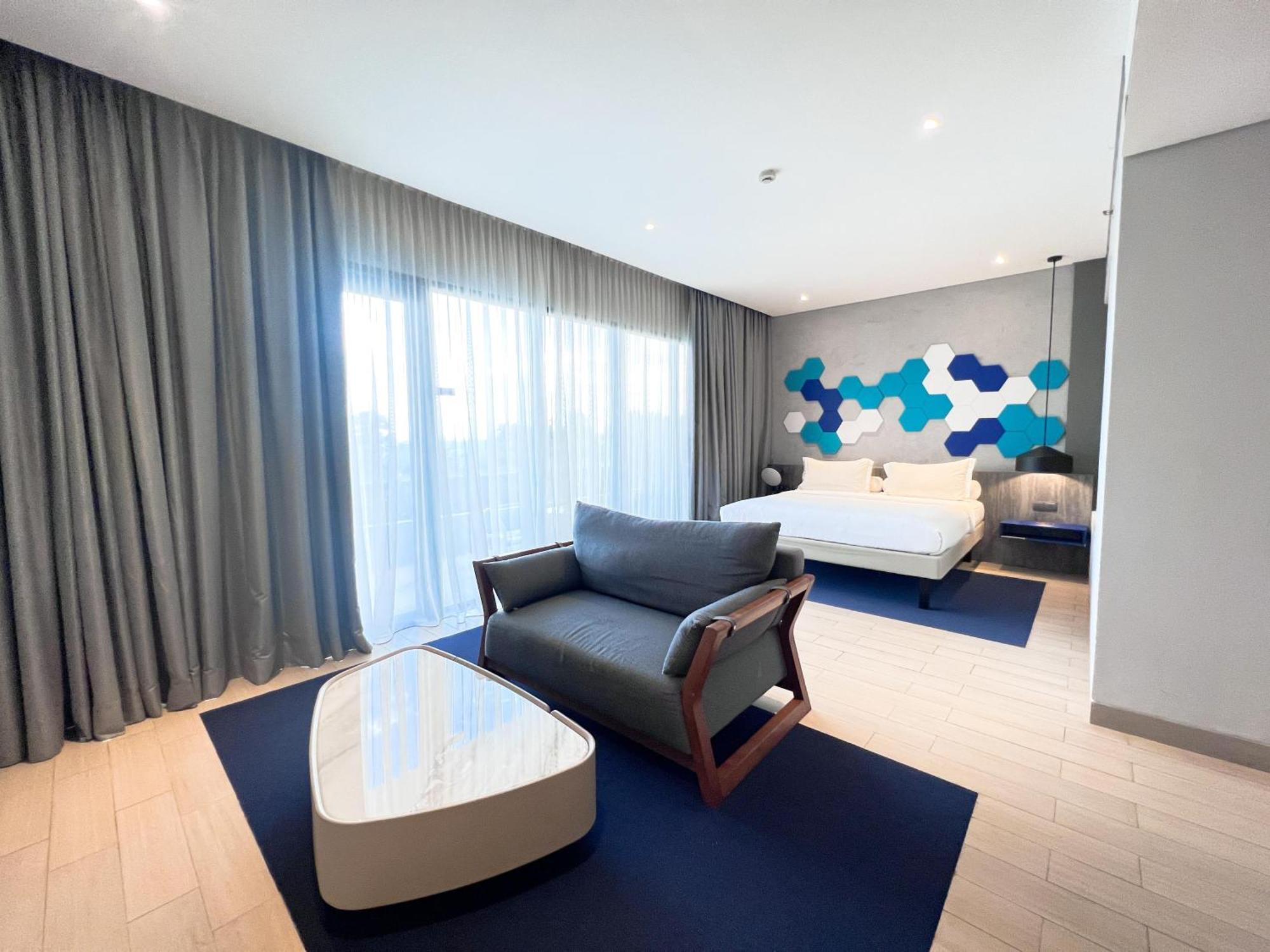 Ibis Styles Batam Nagoya Hotel Екстериор снимка