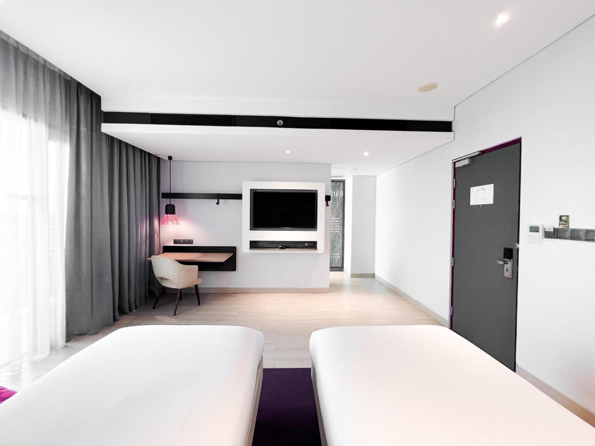 Ibis Styles Batam Nagoya Hotel Екстериор снимка