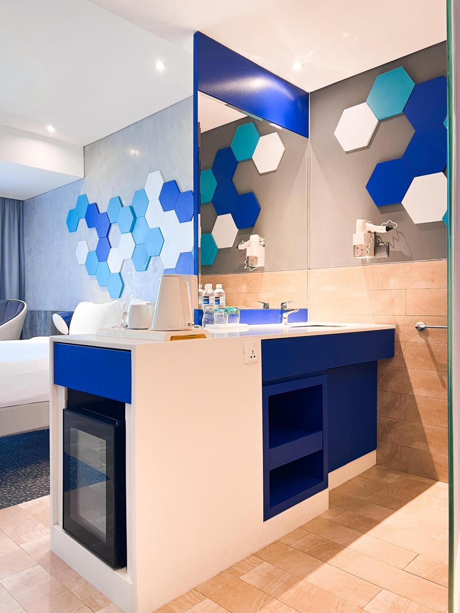 Ibis Styles Batam Nagoya Hotel Екстериор снимка
